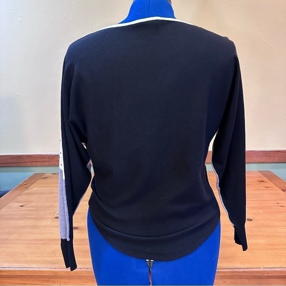 Aaeda color block sweater - Picture 2 of 7